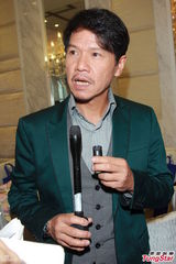 组图：张家辉难忘昔日受训点滴 行军礼显帅气