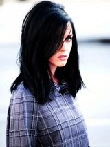 组图：凯蒂-佩里登ELLE封面 百变造型妆容精致