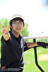 朱时茂携英俊儿子现身明星高球赛