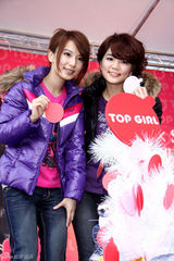 组图：H.E.出席活动Selina献声 圣诞改捐烫伤基金 