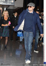 组图：莱昂纳多亮相日本 墨镜遮面酷劲十足