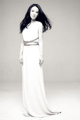 组图：黄圣依女神造型登杂志 黑白大片显优雅风范