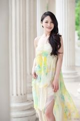 组图：樊蕊夏日长裙写真 清新范养眼十足