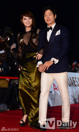 高清图：韩青龙奖金惠秀爆乳 女星裸露全身纹身