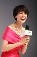 幻灯：高圆圆姚晨李小璐出席时尚活动 互相PK秀性感