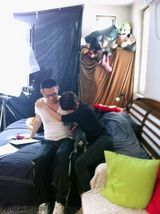 组图：严宽曝拍摄花絮调侃自己的土豆头