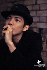 组图：那些颠覆视觉妖气横行的男明星