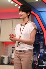 组图：梁咏琪婚后厨艺涨 自曝为老公学包饺子