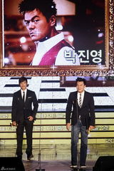 高清组图：少女时代李秉宪等韩国文化艺术盛典捧奖