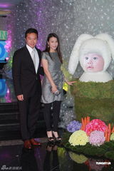 高清图：李嘉欣为儿子JAYDEN开百日宴