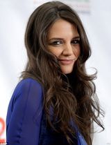 组图：前阿汤嫂亮相赈灾晚会 衣着老气不敌绯闻女孩