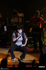 组图：陈杰演唱会众星捧场 林忆莲陈奕迅做嘉宾