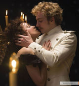 组图：《安娜-卡列琳娜》曝剧照 凯拉亚伦情海生波