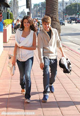 贾斯汀比伯与戈麦斯恋情升温 小正太高调秀恩爱(图)