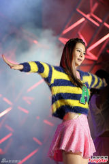 组图：严爵飚高音 与潘玮柏卢广仲接力开唱