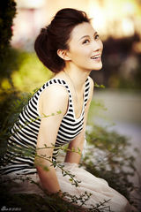 组图：聂鑫写真风格各异 清新秀丽又女王范十足