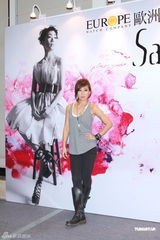 组图：林忆莲红馆个唱落幕 感谢歌迷一路陪伴