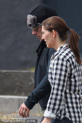 组图：阿汤哥冰岛独自拍戏戒指仍未摘