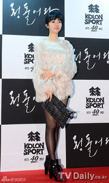 组图：韩星宋康昊拍新片变白发老人 李珉廷等助阵