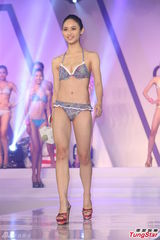 组图：梦幻之星总决赛林又立深V礼服压学妹