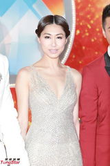 组图：胡定欣素色长裙秀美背 牵手王浩信罗仲谦