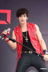 组图：汪东城单飞出专辑12年终圆梦