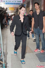 组图：《变4》香港街头拍摄 李冰冰造型曝光