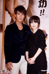 高清图：《绝对达令》开机 吴尊具惠善相视害羞