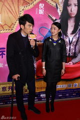 组图：《等风来》倪妮演装女 冯绍峰包场支持