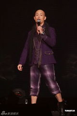 组图：香港演唱会圆满完成 侧田转往北京发展