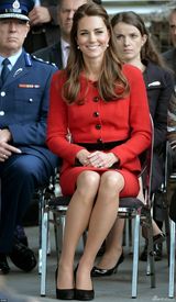 组图：凯特威廉游新西兰 品红酒乘快艇不亦乐乎