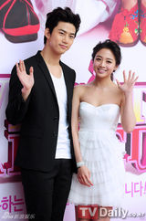 组图：《我结》世界版发布 泽演洪基携妻亮相