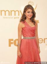 组图：63届艾美奖红毯 童星萨拉-海兰德美人初长成