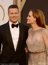 奥斯卡红毯搞怪集锦 劳伦斯跌倒曼努诺躲猫猫