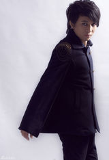 组图：欢子打造情歌专辑 暖春来临拍俊朗宣传照