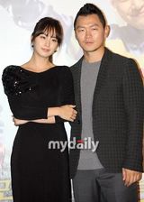 组图：金泰熙杨东根出席新片《大奖赛》媒体首映