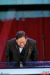 组图：邹文怀为吴思远颁发终身成就奖