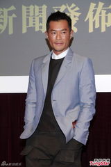 组图：古天乐买保险演火灾片 李心洁辛苦不抱怨