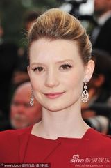 组图：《无法安宁》首映礼 布莱丝高腰蓬蓬裙抢镜