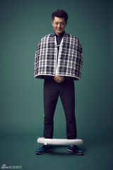 组图：郭京飞时尚大片俏皮绅士