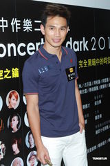 组图：草蜢与黄耀明献唱 将与软硬天师联合开唱