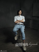 组图：冯德伦登杂志封面 尽显睿智优雅气质