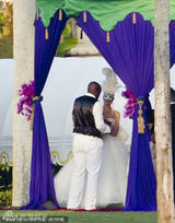 组图：名模海蒂高调庆婚 穿宫廷装露底大泄春光