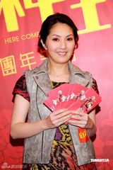 幻灯图：《财神到》宣传派发红包 谭咏麟被赞人好