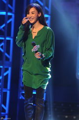 组图：张柏芝再次演唱《星语星愿》 蔡康永坐镇点评