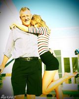 组图：斯威夫特豪请员工罗德岛度假 尽情玩乐