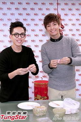 组图：S.H.E率群星空中贺岁拜年