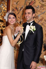 组图：陈逸璇在港补设婚宴 连吻三次不急生子