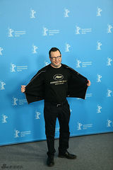 组图：拉斯冯提尔抗议戛纳 拉博夫套纸袋走红毯