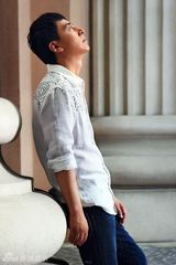 幻灯图：于洋写真尽显熟男诱惑 静谧眼神深情 